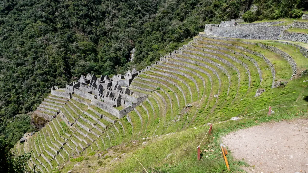 The terraces of Wiñay Wayna on the Inca Trail, a stop to weigh against the Salkantay trek